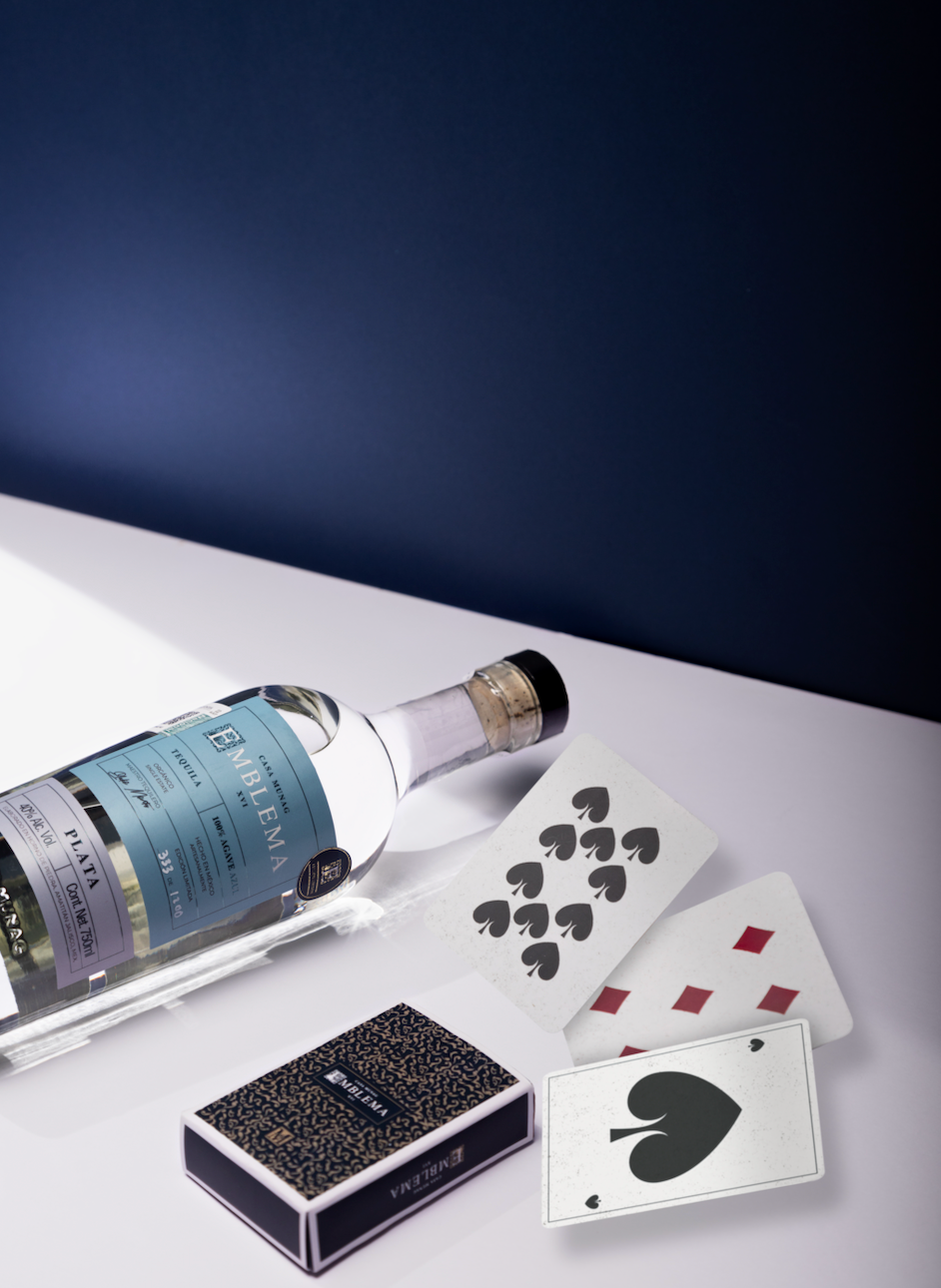 TEQUILA CASA MUNAG EMBLEMA Gift Box “Naipes Franceses Piemonteses”